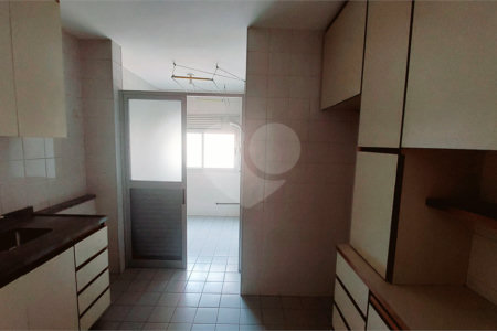 Apartamento à venda com 3 quartos, sendo 1 suíte, em Vila Olímpia, São Paulo, SP