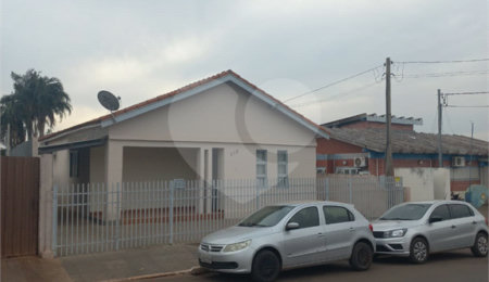 Casa à venda com 3 quartos no Centro, Inocência, MS