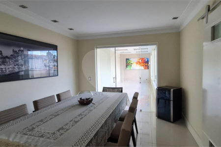 Sobrado à venda com 4 quartos, sendo 1 suíte, em Jabaquara, São Paulo, SP