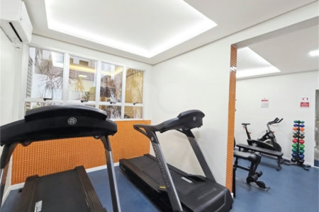 Apartamento para locação com 2 dormitórios, sendo 1 suíte com 02 vagas, totalmente climatizado nos 3 ambientes