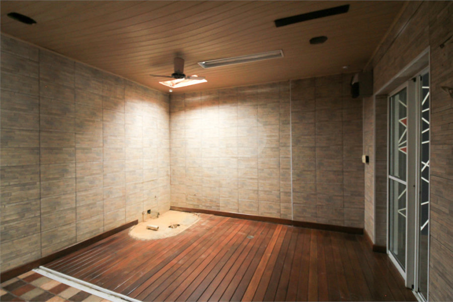 Casa à venda com 3 quartos, sendo 1 suíte, no condomínio Village St. Louis, São Paulo - SP
