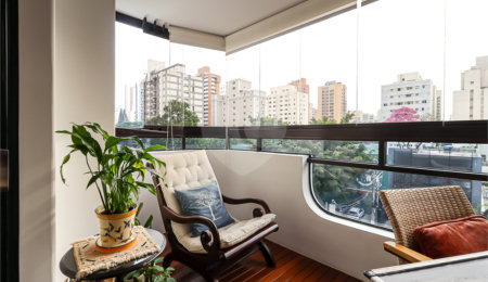Apartamento à venda com 4 quartos, sendo 2 suítes,  em Moema, São Paulo, SP