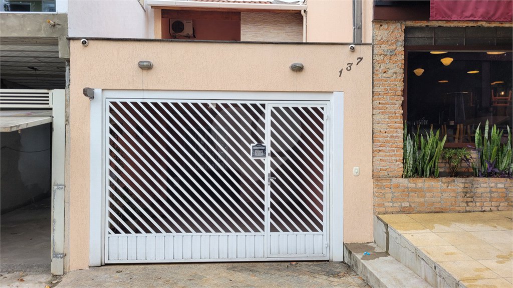 Sobrado à venda com 3 quartos, sendo 1 suíte, em Vila Romana, São Paulo, SP