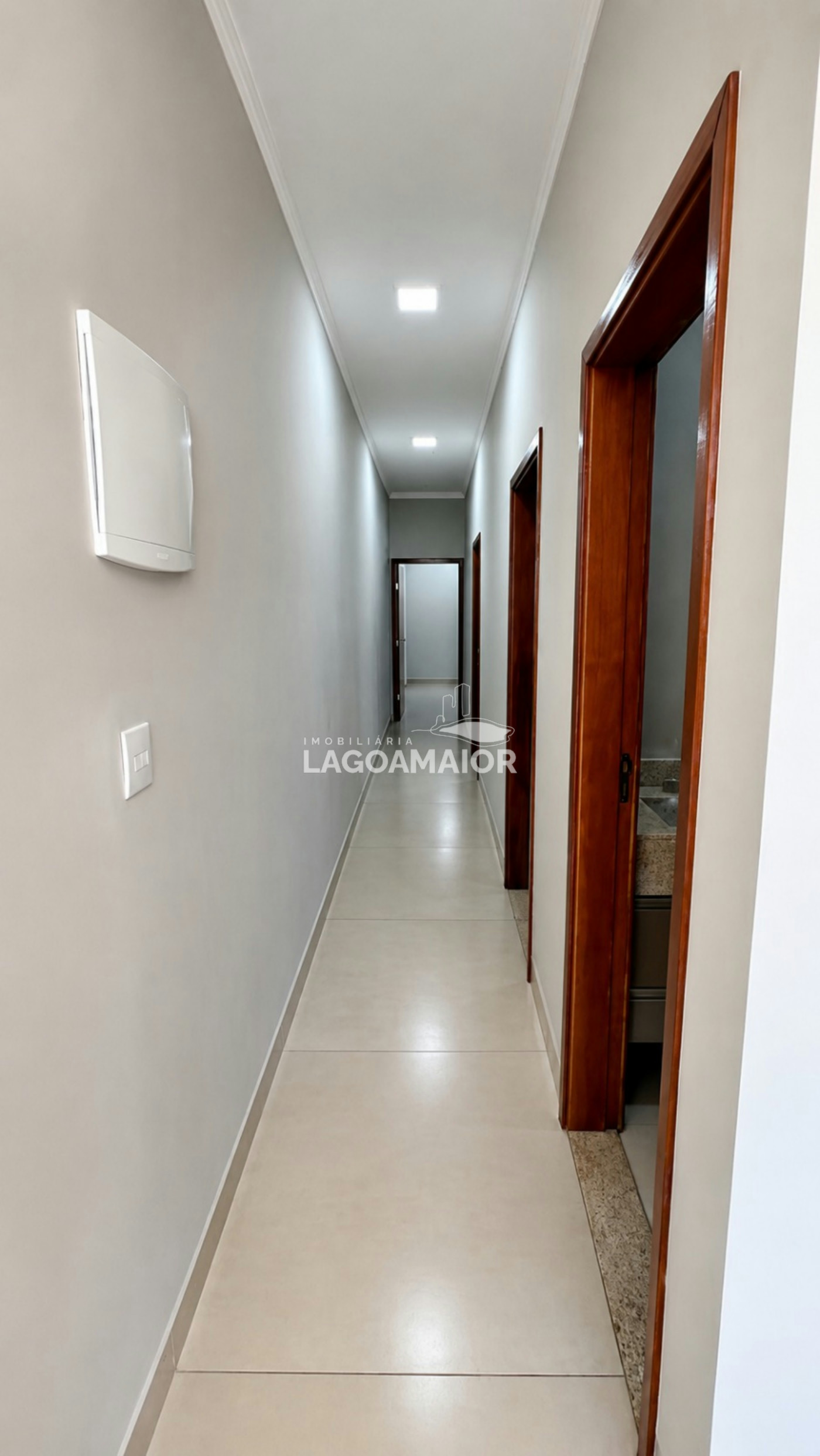Casa à venda com 3 quartos, sendo 1 suíte,  em Jardim dos Ipês, Três Lagoas, MS