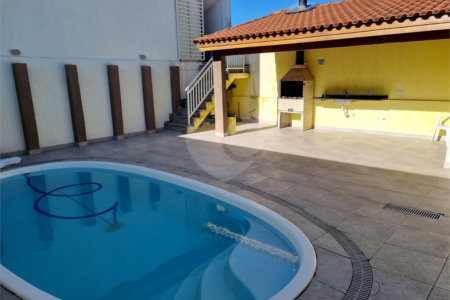 Casa à venda com 2 suítes no condomínio Jd. Avelino II, São Paulo - SP