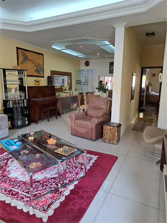 Sobrado à venda com 4 quartos, sendo 2 suítes, em Jardim Modelo, Suzano, SP