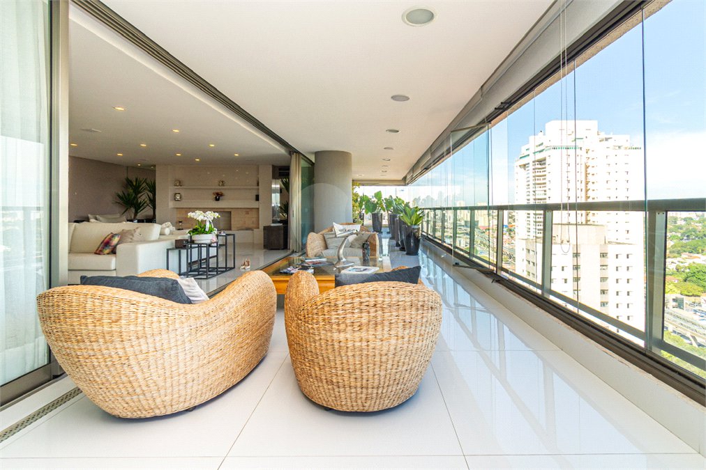 Apartamento à venda com 4 quartos, sendo 3 suítes,  em Campo Belo, São Paulo, SP
