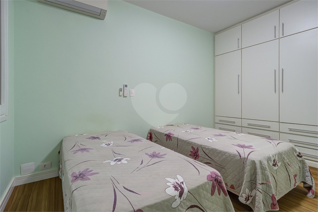 Sobrado à venda com 6 quartos, sendo 3 suítes, em Alto da Boa Vista, São Paulo, SP