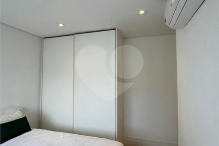Apartamento à venda com 3 quartos, sendo 2 suítes, em Cerqueira César, São Paulo, SP