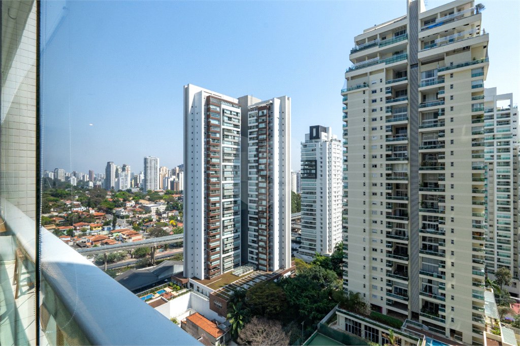 Apartamento à venda com 3 suítes em Campo Belo, São Paulo, SP