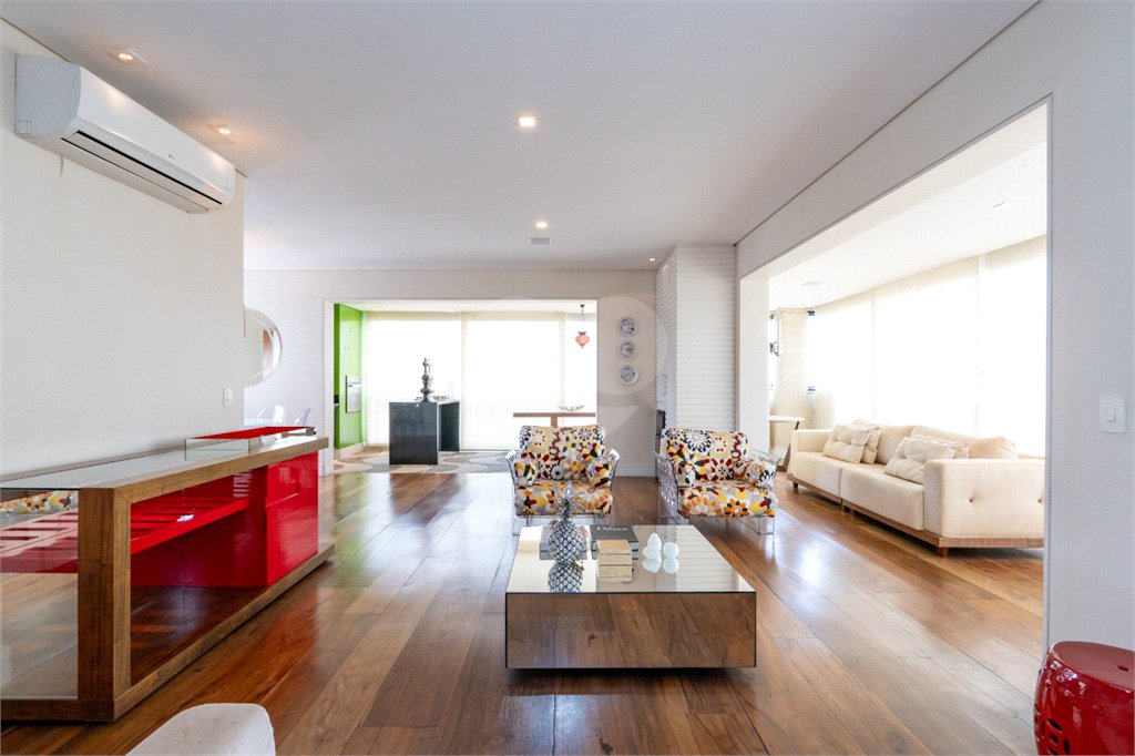 Apartamento à venda com 3 suítes em Vila Nova Conceição, São Paulo, SP
