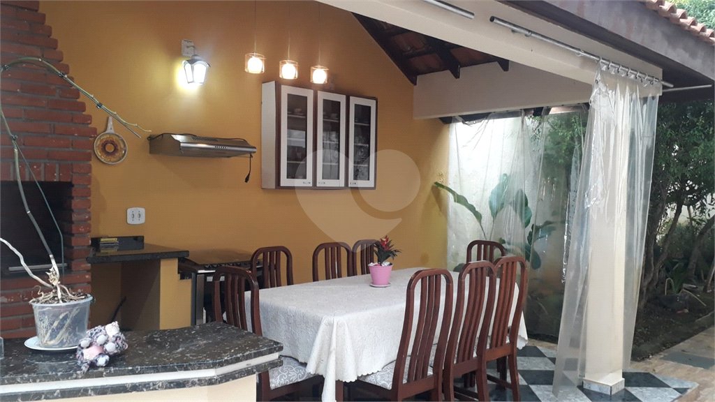 Casa à venda com 5 quartos, sendo 3 suítes,  em Vila Oliveira, Mogi das Cruzes, SP