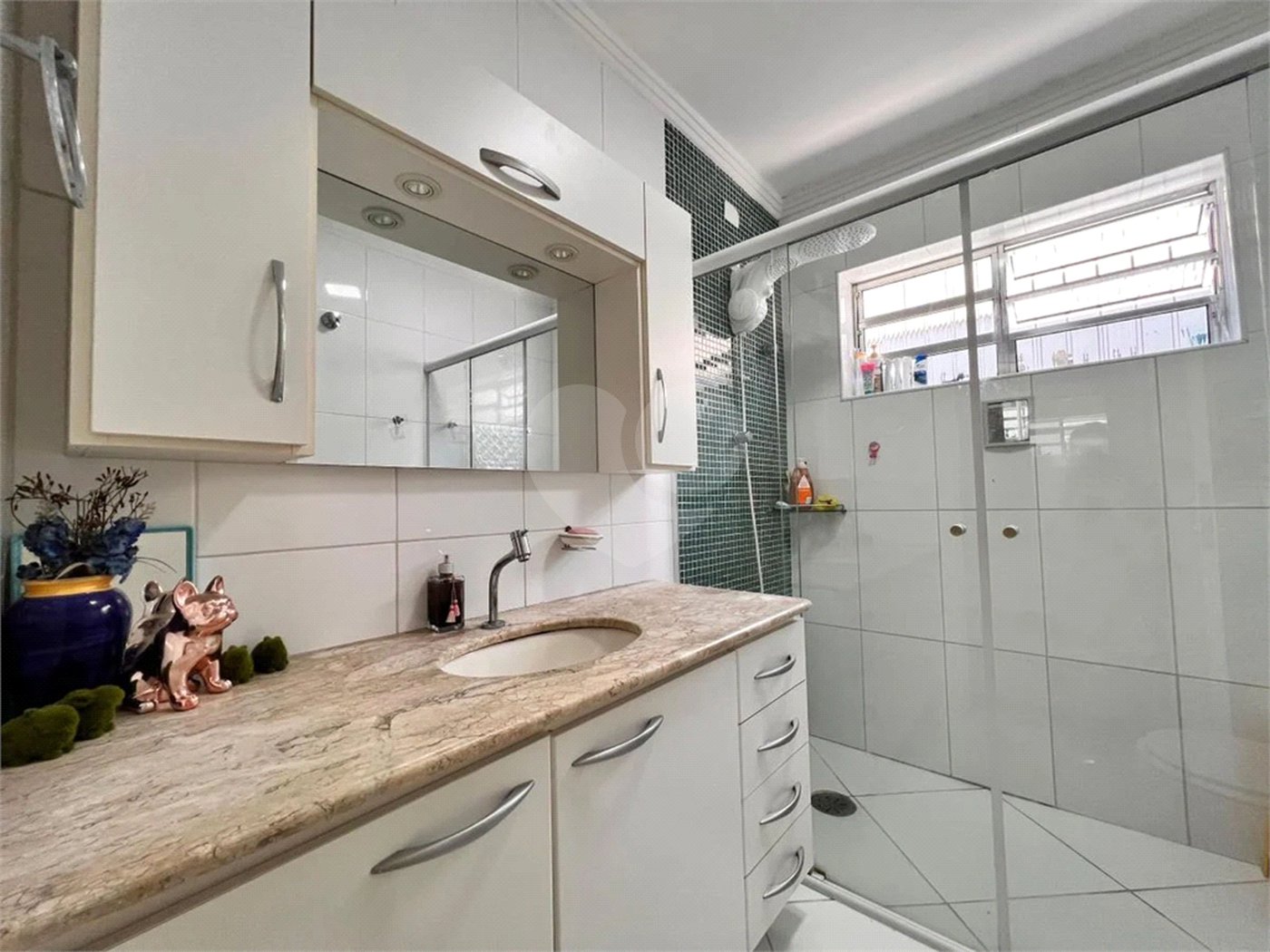 Casa à venda com 3 quartos, sendo 1 suíte, em Jardim Oriental, São Paulo, SP
