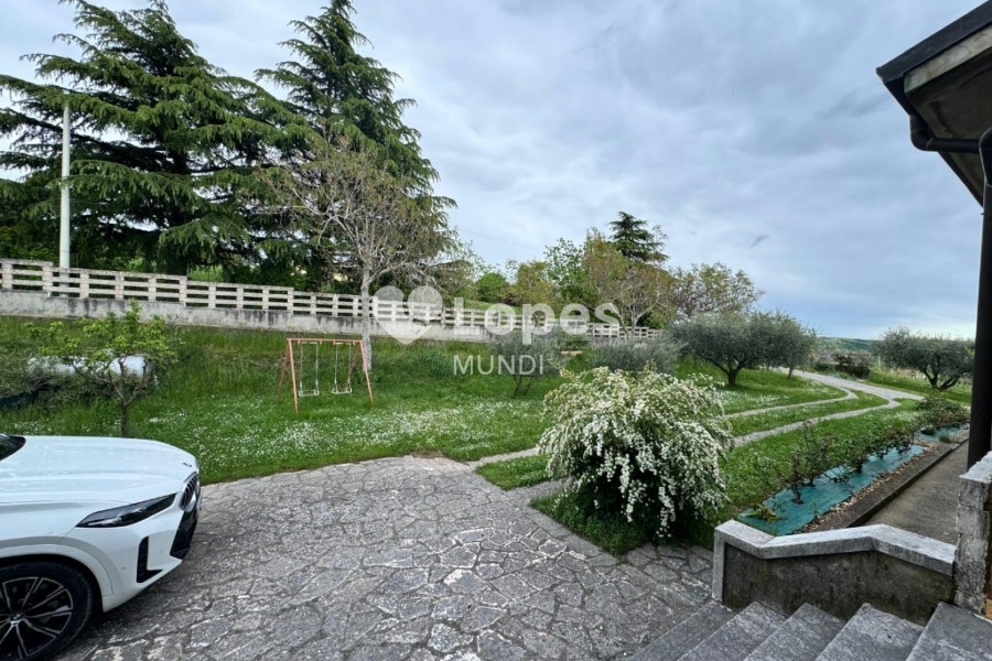Casa multifamiliar à venda em Verona, Itália – 3 unidades e 12.000 m²