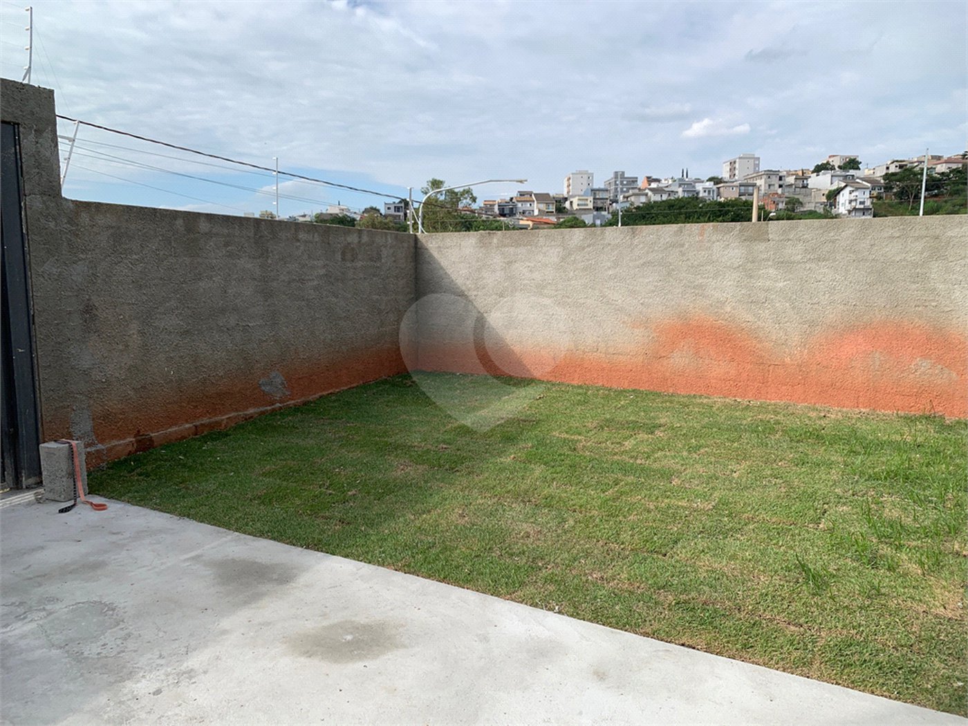 Sobrado à venda com 2 suítes em Residencial Jardins da Catalunha, Atibaia, SP
