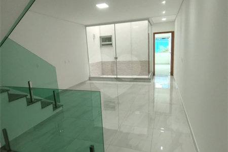 Sobrado à venda, 3 suítes, garagem, a 300 m do metrô Vila Matilde