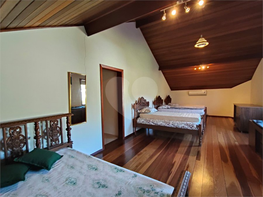 Casa à venda com 7 quartos, sendo 4 suítes, no condomínio Riviera de Santa Cristina XIII, Paranapanema - SP