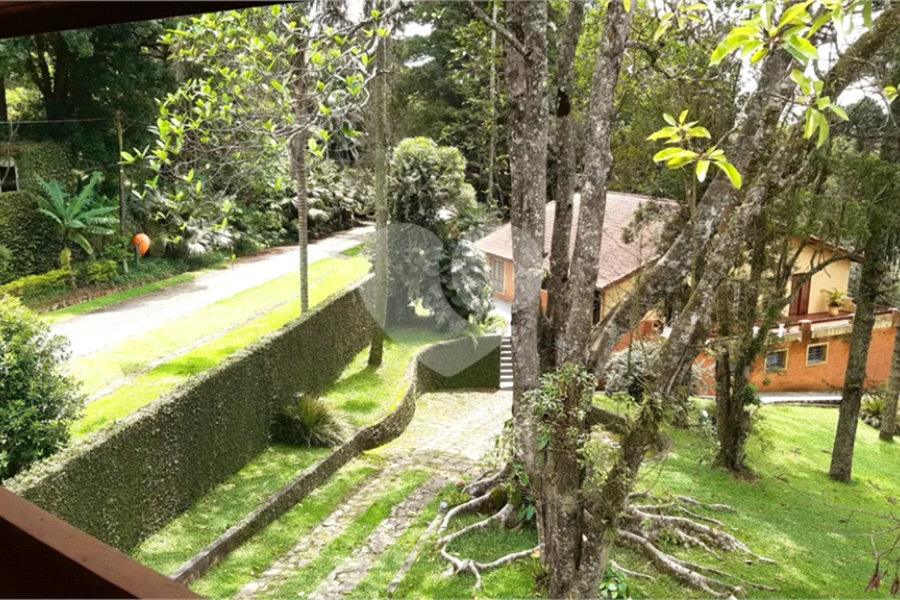 Casa à venda com 3 quartos, sendo 1 suíte, no condomínio Jardim da Monntanha II, Mairiporã - SP
