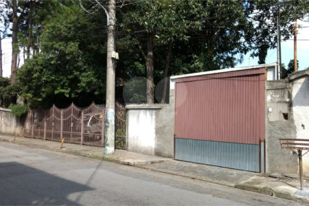 Terreno à venda em Vila Carmosina, São Paulo, SP