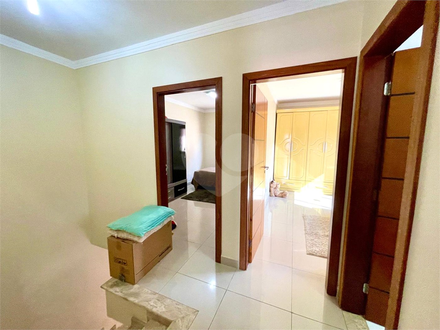 Sobrado à venda com 4 quartos, sendo 1 suíte, em Jardim Santa Bárbara, Sorocaba, SP