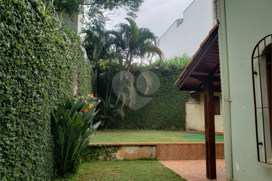 Sobrado à venda com 4 quartos, sendo 1 suíte,  em Jardim Leonor Mendes de Barros, São Paulo, SP