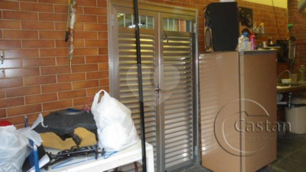 Casa térrea com salas comerciais em anexo à venda na região da Moóca