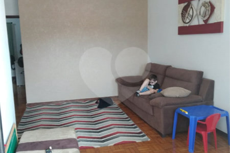 Casa Térrea com 3 dormitórios.