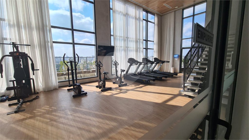 Charme, conforto e vista livre na Vila Clementino – 98 m² com pé-direito duplo!