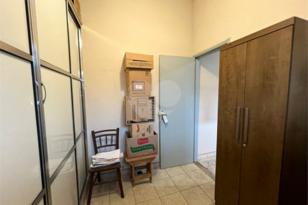 Ampla casa no condomÍnio Parque Fehr, contendo: