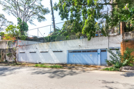 Casa à venda com 4 quartos, sendo 2 suítes, em Chácara Flora, São Paulo, SP