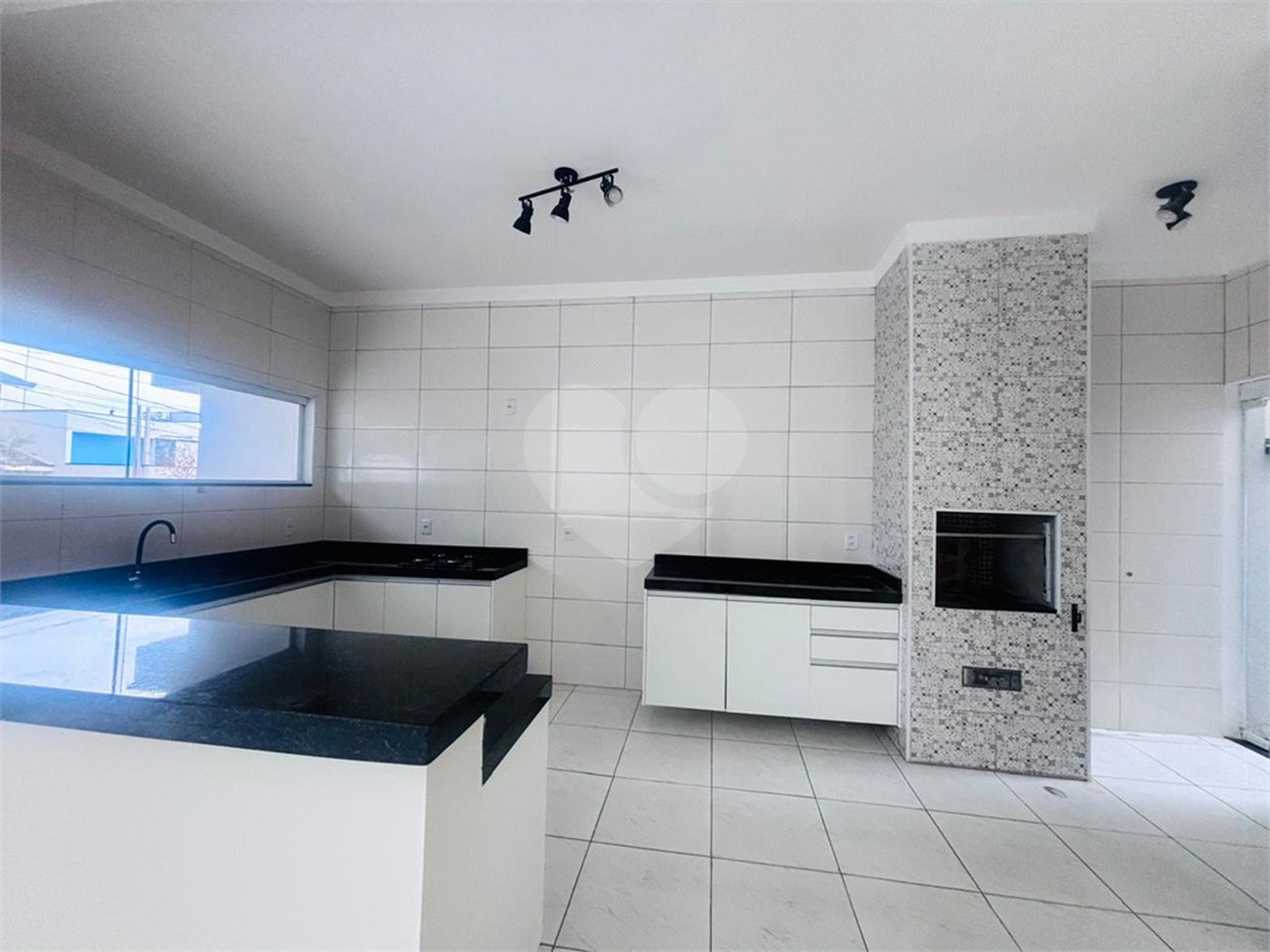 Casa à venda com 2 suítes no condomínio Horto Florestal III, Sorocaba - SP