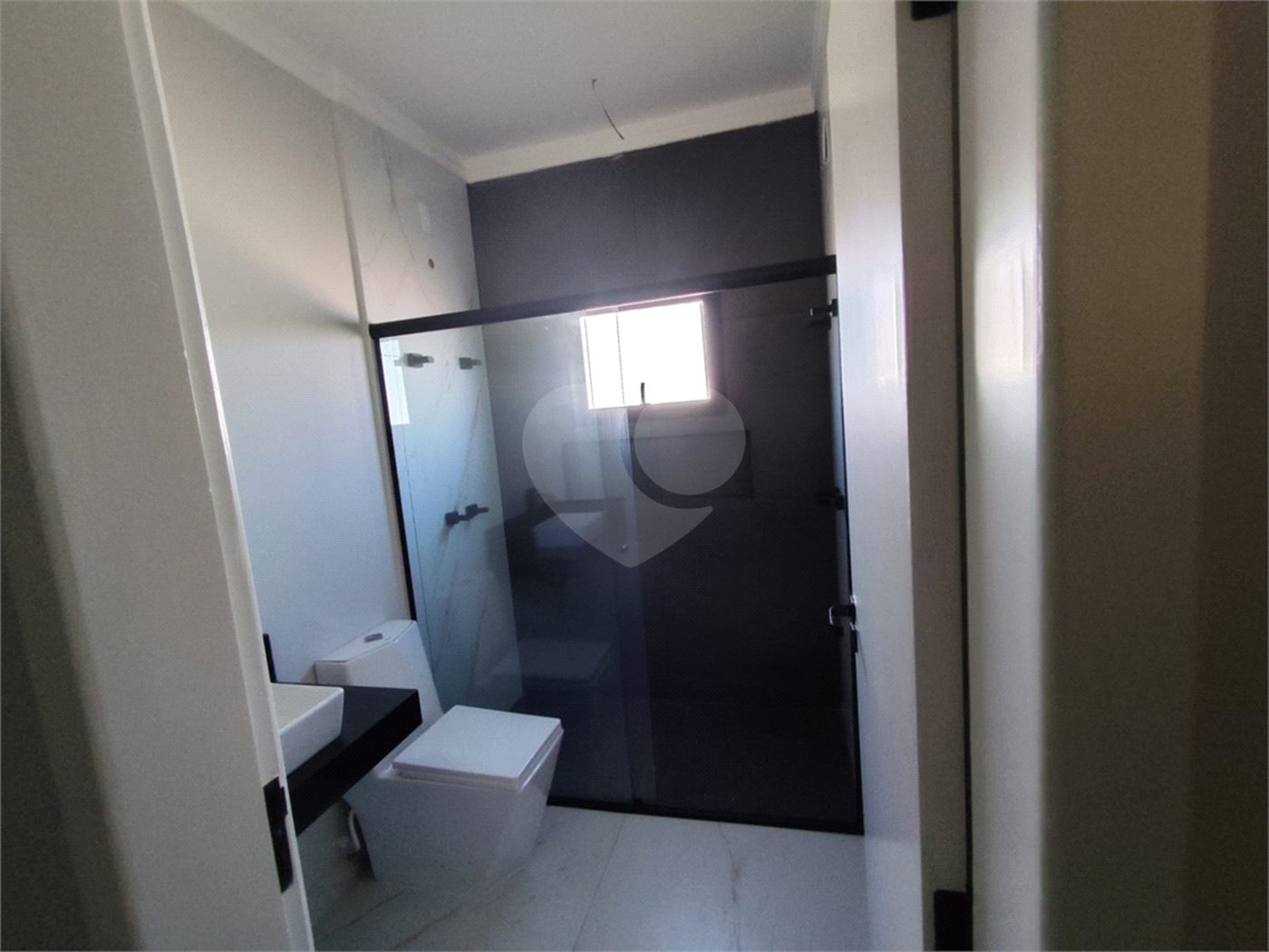 Casa à venda com 4 quartos, sendo 3 suítes,  no condomínio Residencial Golden Ville, Itapetininga - SP