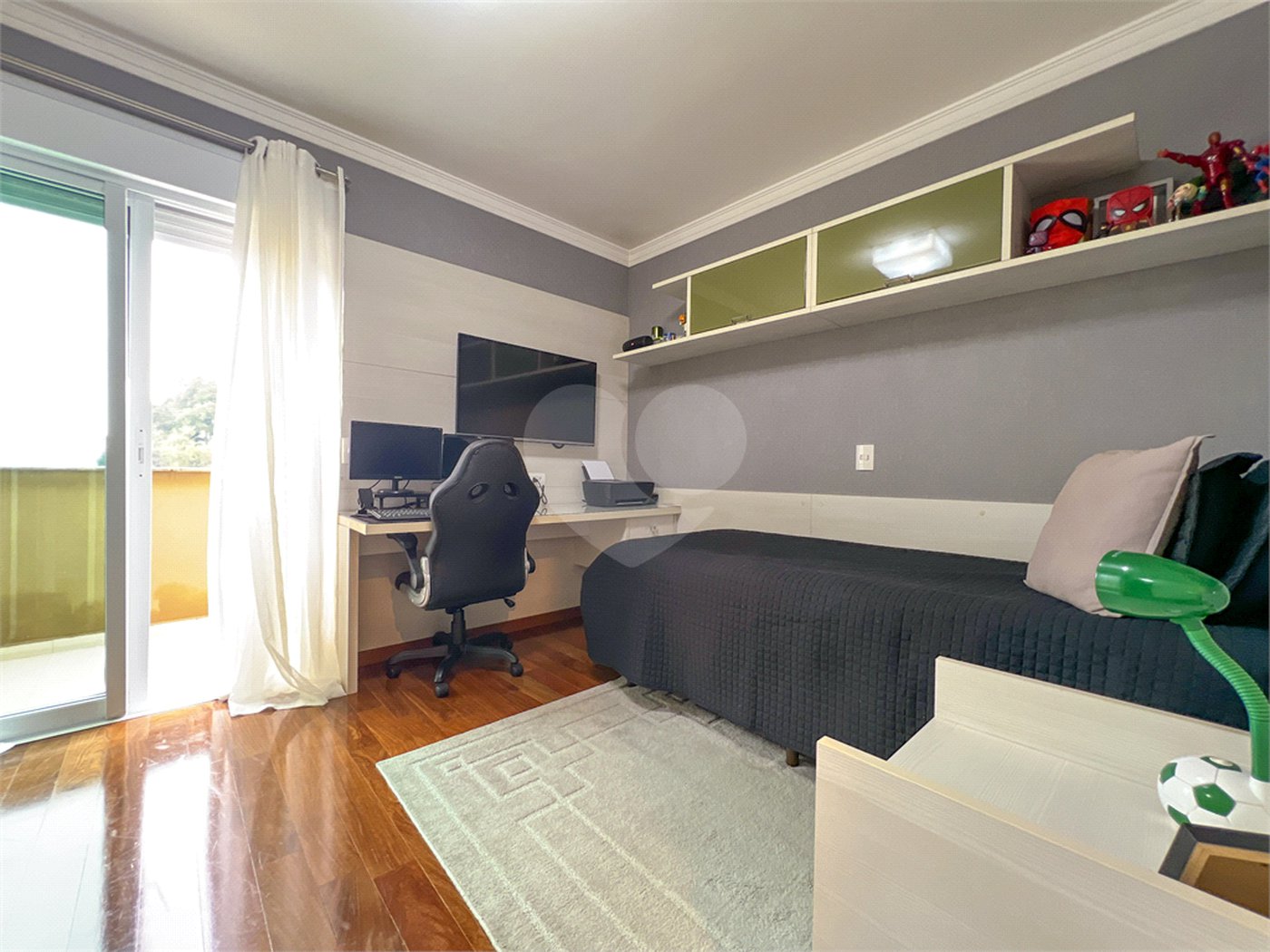 Casa à venda com 4 quartos, sendo 2 suítes,  no condomínio Floradas da Serra, São Paulo - SP