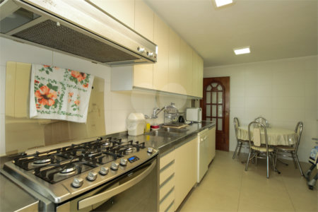 Apartamento à venda com 4 quartos, sendo 1 suíte, em Alto da Boa Vista, São Paulo, SP