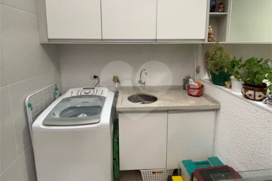 Casa à venda com 3 quartos, sendo 1 suíte, no condomínio Residencial Santa Teresinha, São Paulo - SP