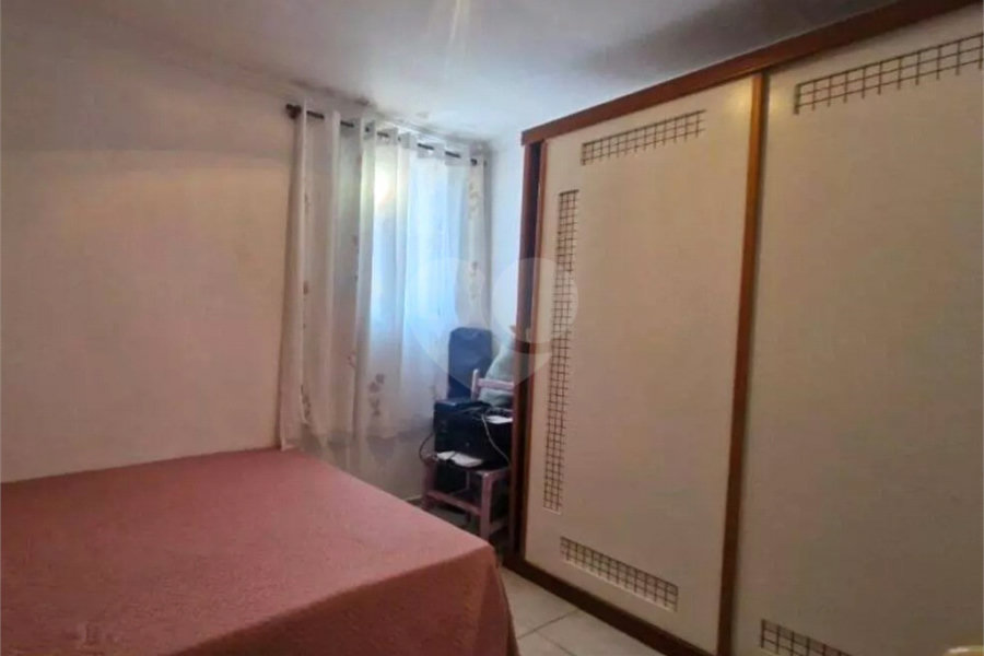 Sobrado à venda com 8 quartos em Vila Guarani, São Paulo, SP