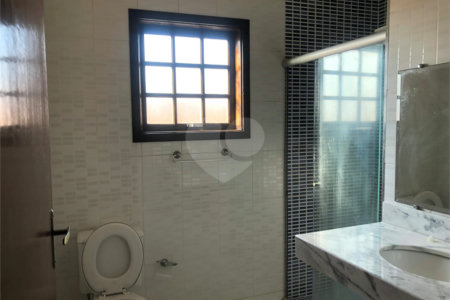 Sobrado à venda com 4 quartos, sendo 2 suítes,  em Vila Oliveira, Mogi das Cruzes, SP