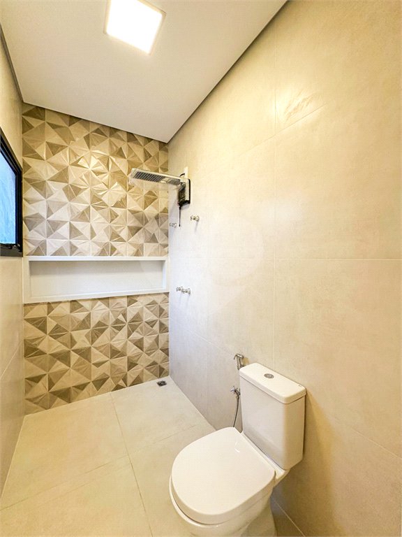 Casa à venda com 3 quartos, sendo 1 suíte, no condomínio Residencial Mont'alcino, Valinhos - SP
