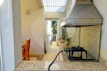 Casa à venda com 3 suítes no condomínio Residencial Parque Arco-íris, Atibaia - SP
