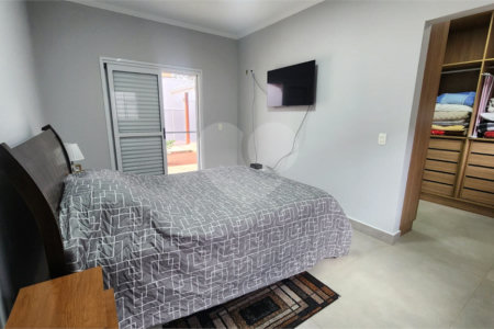 Casa à venda com 4 quartos, sendo 2 suítes, no condomínio Marambaia, Vinhedo - SP