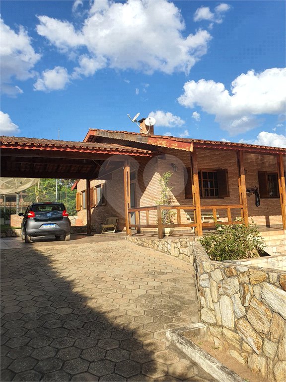 Chácara à venda com 4 quartos, sendo 2 suítes, em Vale dos Pinheiros, Atibaia, SP