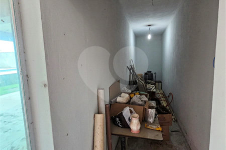 Casa à venda com 4 quartos, sendo 1 suíte,  no condomínio Jardim Shangri-lá, Atibaia - SP