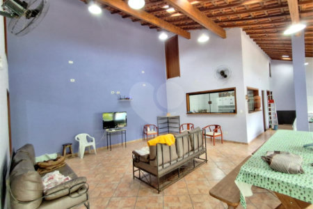 Chácara à venda com 4 quartos, sendo 2 suítes,  no Centro, Araçoiaba da Serra, SP