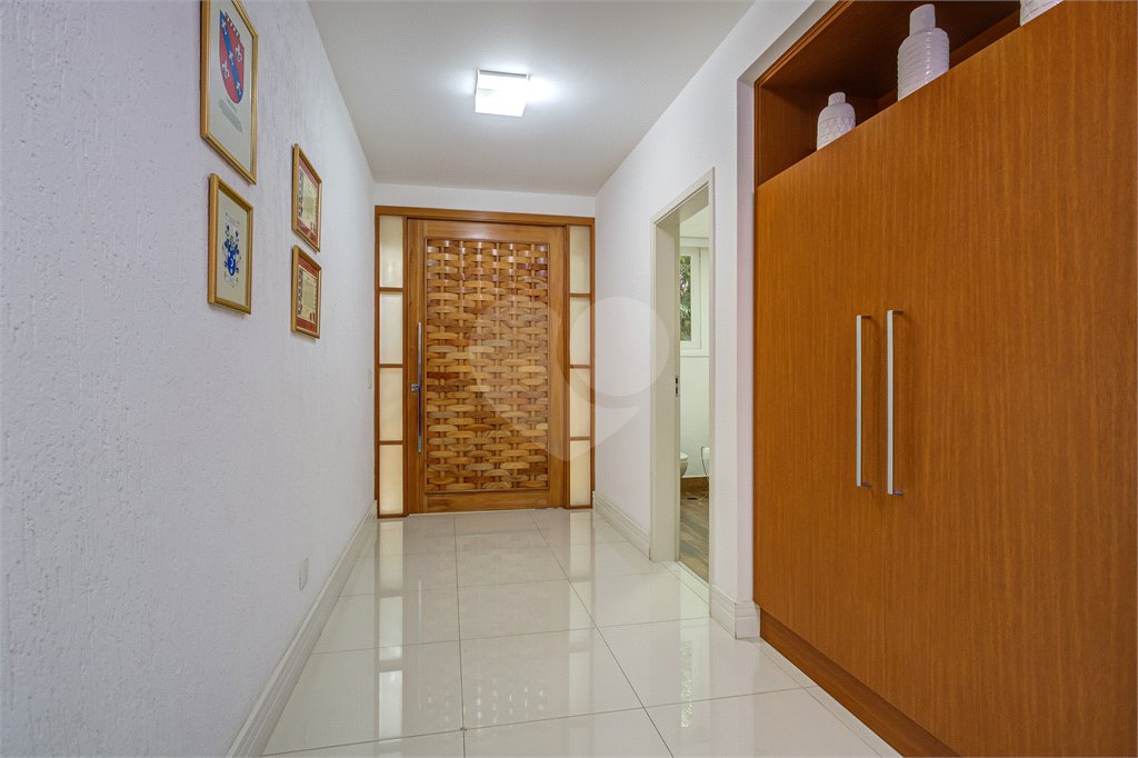 Sobrado à venda com 6 quartos, sendo 3 suítes, em Alto da Boa Vista, São Paulo, SP