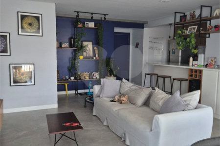 Apartamento à venda com 2 quartos, sendo 1 suíte,  em Quarta Parada, São Paulo, SP