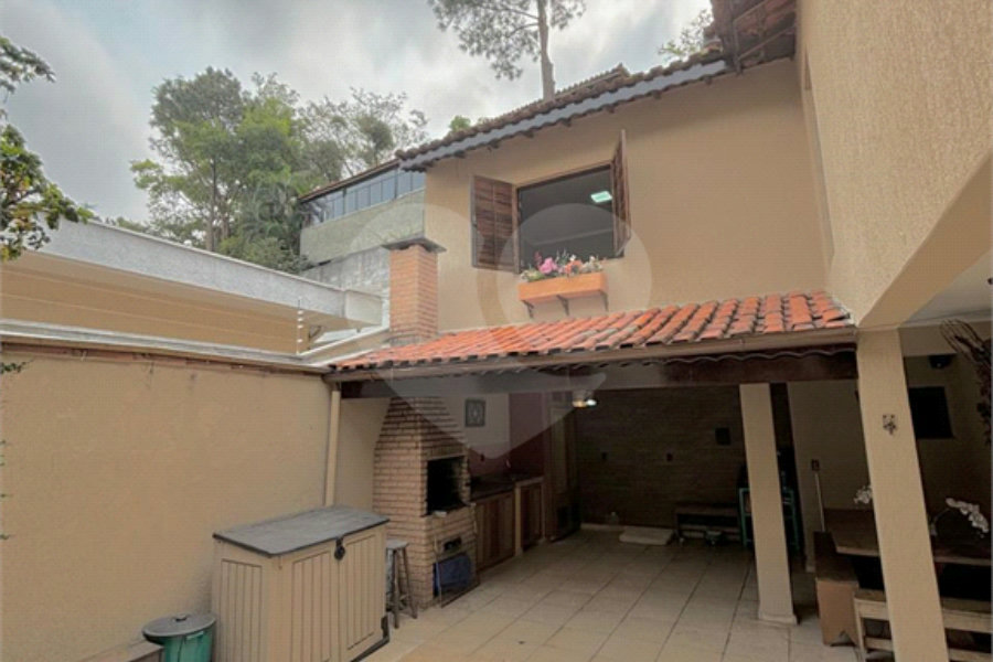 Sobrado à venda com 3 quartos, sendo 1 suíte, em Vila Albertina, São Paulo, SP
