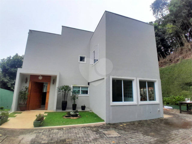 Casa à venda com 3 quartos, sendo 1 suíte,  no condomínio Alpes da Cantareira, Mairiporã - SP