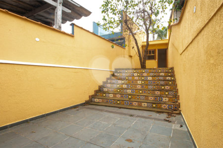 Sobrado à venda com 4 quartos, sendo 1 suíte, em Jardim Peri Peri, São Paulo, SP