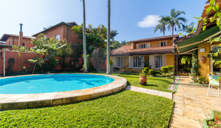 Casa à venda com 3 quartos, sendo 2 suítes, em Interlagos, São Paulo, SP