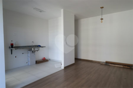 Apartamento à venda com 3 quartos, sendo 1 suíte, em Vila Anastácio, São Paulo, SP